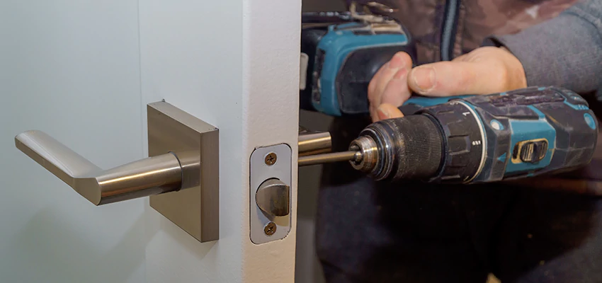 Broken Door Handle Lock Repair in Encinitas, California